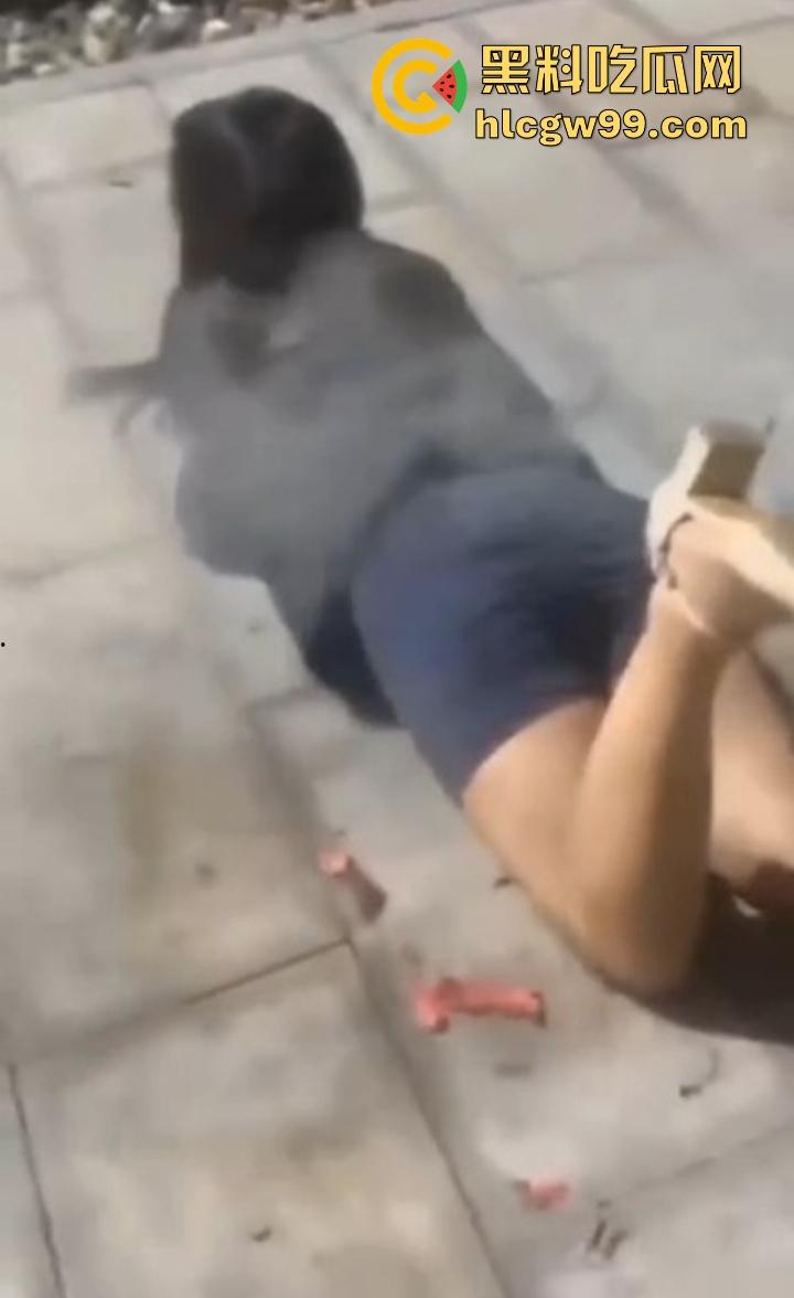 年度奇葩操作花式作死大赏,骚B玩烟花炸得怀疑人生,裤裆差点变发射器,你这是给自己放送新年倒计时? 第4张 年度奇葩操作花式作死大赏,骚B玩烟花炸得怀疑人生,裤裆差点变发射器,你这是给自己放送新年倒计时? 第4张