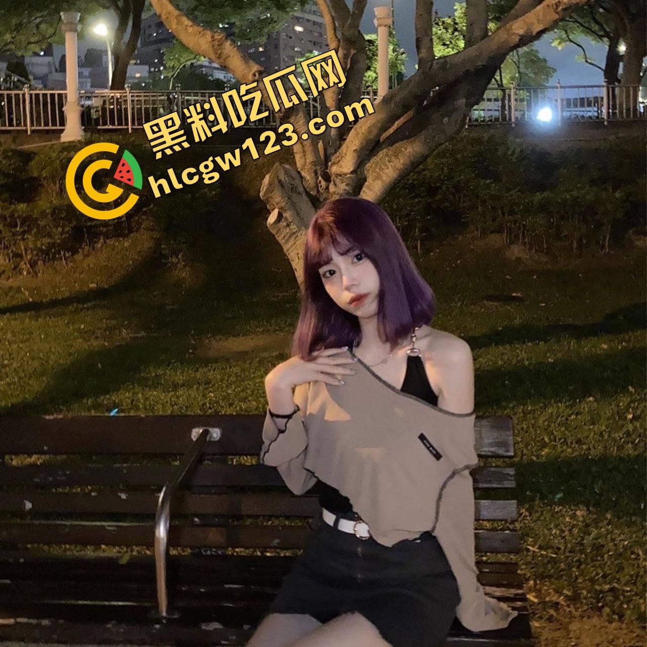 爸妈还在客厅看电视，弟弟偷偷溜进姐姐闺房强上亲姐，操的姐姐忍不住大叫...竟差点被爸妈发现！  第1张