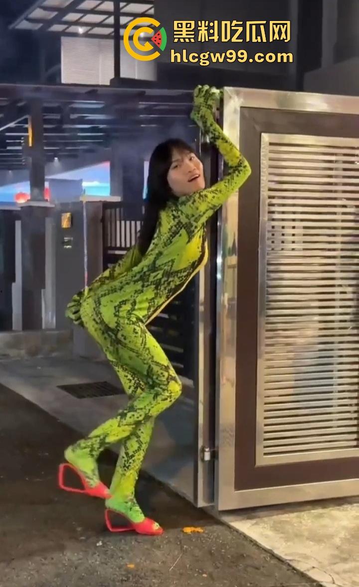 年度奇葩操作花式作死大赏,骚B玩烟花炸得怀疑人生,裤裆差点变发射器,你这是给自己放送新年倒计时? 第10张 年度奇葩操作花式作死大赏,骚B玩烟花炸得怀疑人生,裤裆差点变发射器,你这是给自己放送新年倒计时? 第10张