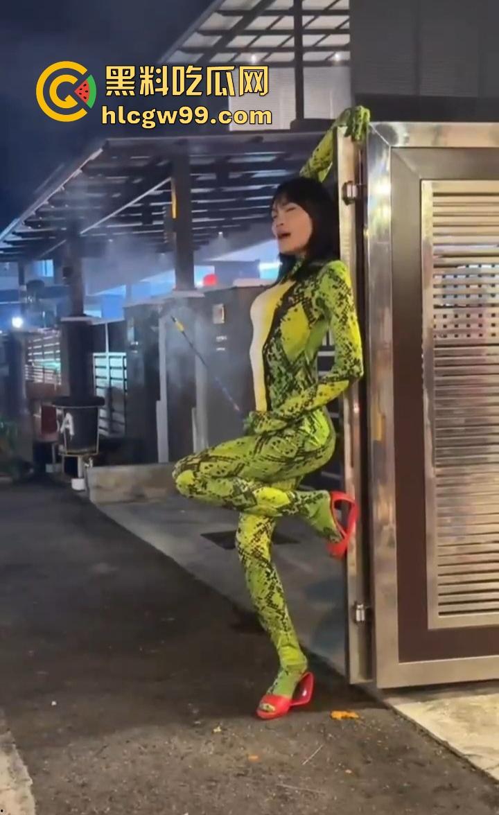 年度奇葩操作花式作死大赏,骚B玩烟花炸得怀疑人生,裤裆差点变发射器,你这是给自己放送新年倒计时? 第11张 年度奇葩操作花式作死大赏,骚B玩烟花炸得怀疑人生,裤裆差点变发射器,你这是给自己放送新年倒计时? 第11张