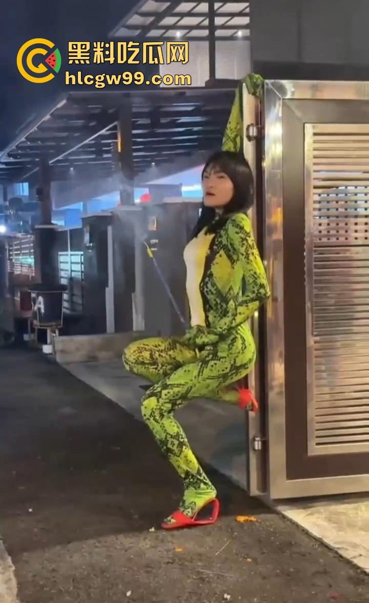 年度奇葩操作花式作死大赏,骚B玩烟花炸得怀疑人生,裤裆差点变发射器,你这是给自己放送新年倒计时? 第12张 年度奇葩操作花式作死大赏,骚B玩烟花炸得怀疑人生,裤裆差点变发射器,你这是给自己放送新年倒计时? 第12张