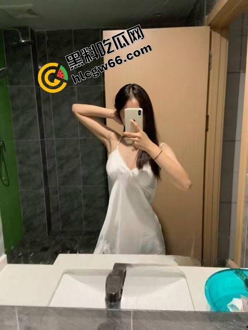 广州白云幼儿园清纯幼师【田梦】被渣男甩了狠踹，嫩逼私拍全漏光，奶子晃荡骚的勾人操烂她！  第2张