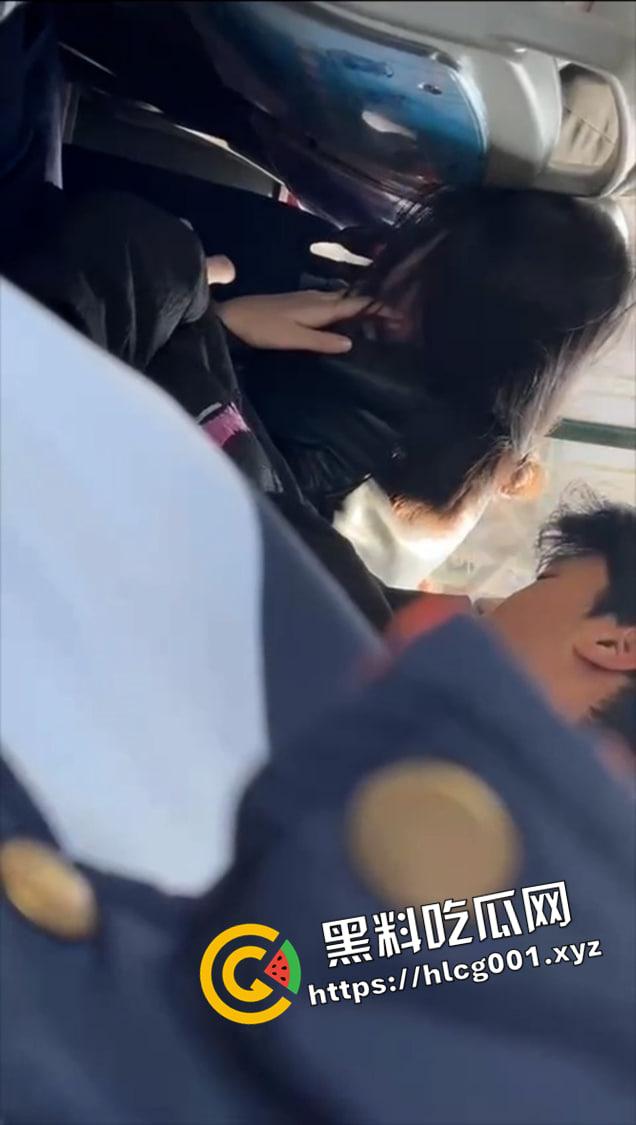 山东潍坊 学生情侣车上口爆  被人拍下并曝光 算是社死了 现在的学生是真的玩的开阿 第5张