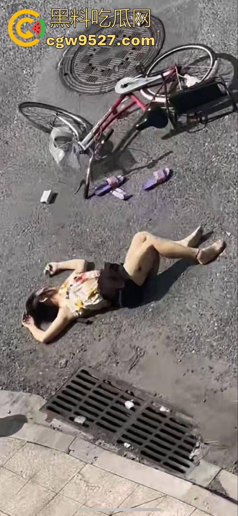 广东揭阳恐怖凶案现场，榕城东寨一男子，被女友戴绿帽后，精神崩溃发疯，当街将女子砍死！  第6张