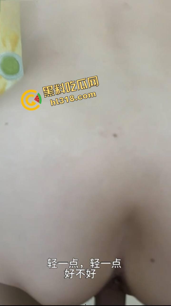 丝袜人妻带娃伪正经，私底下变极品骚母狗，户外露尿肥臀开裆丝袜，配合小伙鸡巴进进出出，骚话满嘴喷射！  第14张