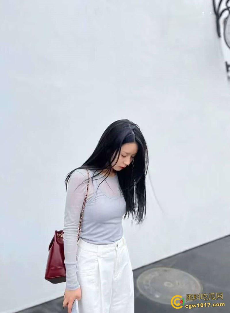 富二代约炮大神【fkabuto】,约炮荆州甜妹,极品反差妹出轨男友,穿着白色吊带被扛腿猛草,露脸深喉爽到揉奶! 第3张 富二代约炮大神【fkabuto】,约炮荆州甜妹,极品反差妹出轨男友,穿着白色吊带被扛腿猛草,露脸深喉爽到揉奶! 第3张