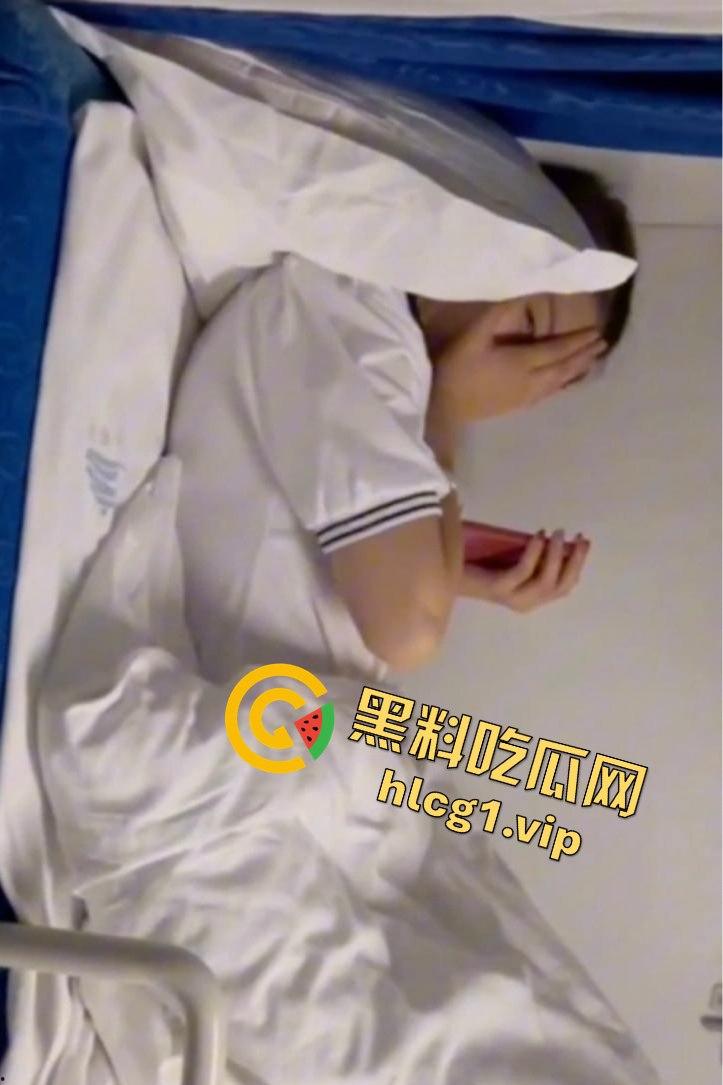 火车卧铺上的激情碰撞!寂寞少妇自慰被小伙撞见,欲火焚身直接卧铺开干! 第1张 火车卧铺上的激情碰撞!寂寞少妇自慰被小伙撞见,欲火焚身直接卧铺开干! 第1张