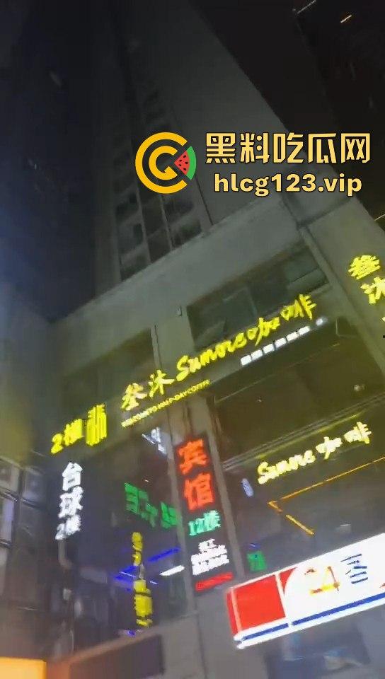 小姐姐为假金项链直播跳楼！商家不给退，网友却被她的好身材吸引！  第6张