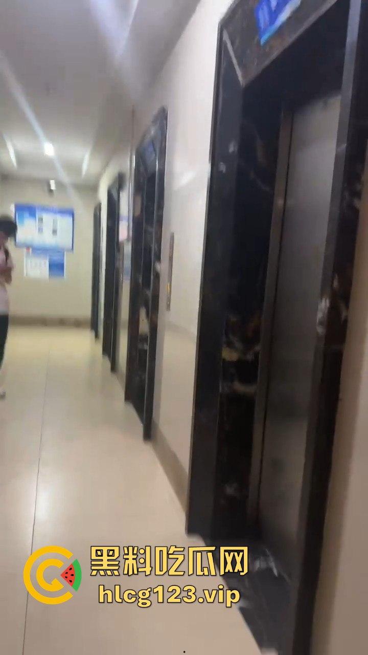 小姐姐为假金项链直播跳楼！商家不给退，网友却被她的好身材吸引！  第7张