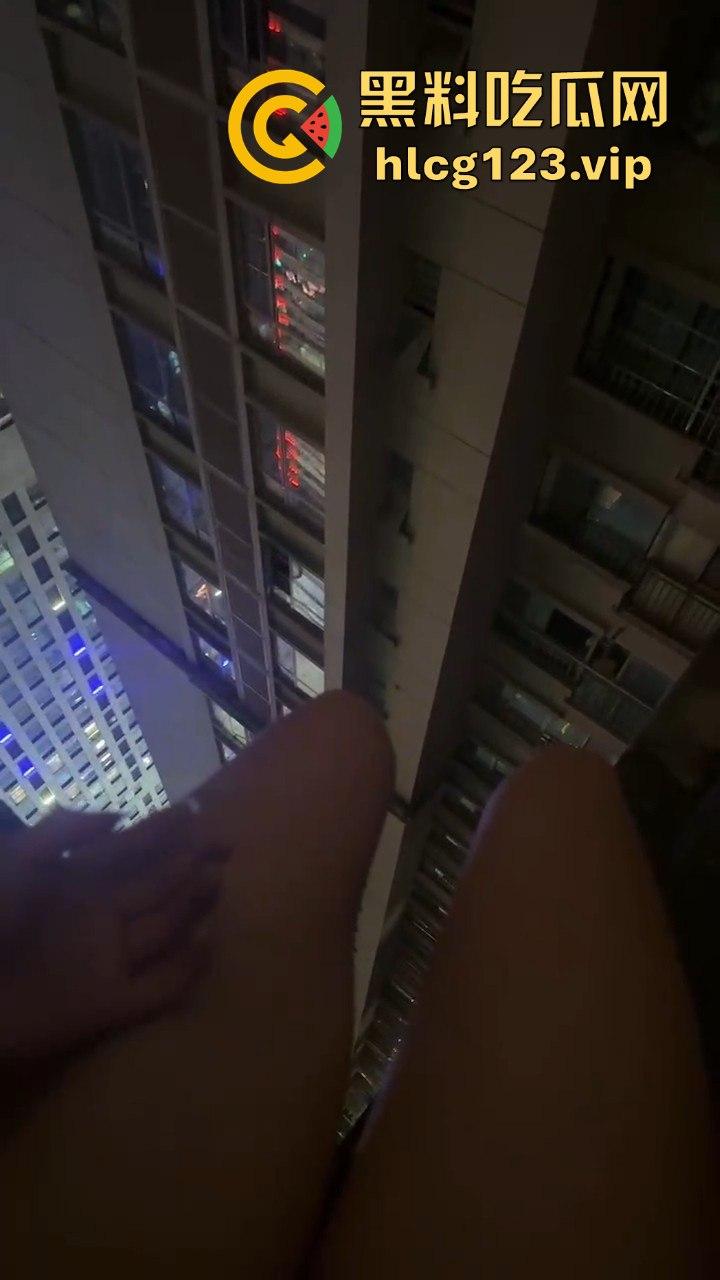 小姐姐为假金项链直播跳楼！商家不给退，网友却被她的好身材吸引！  第9张