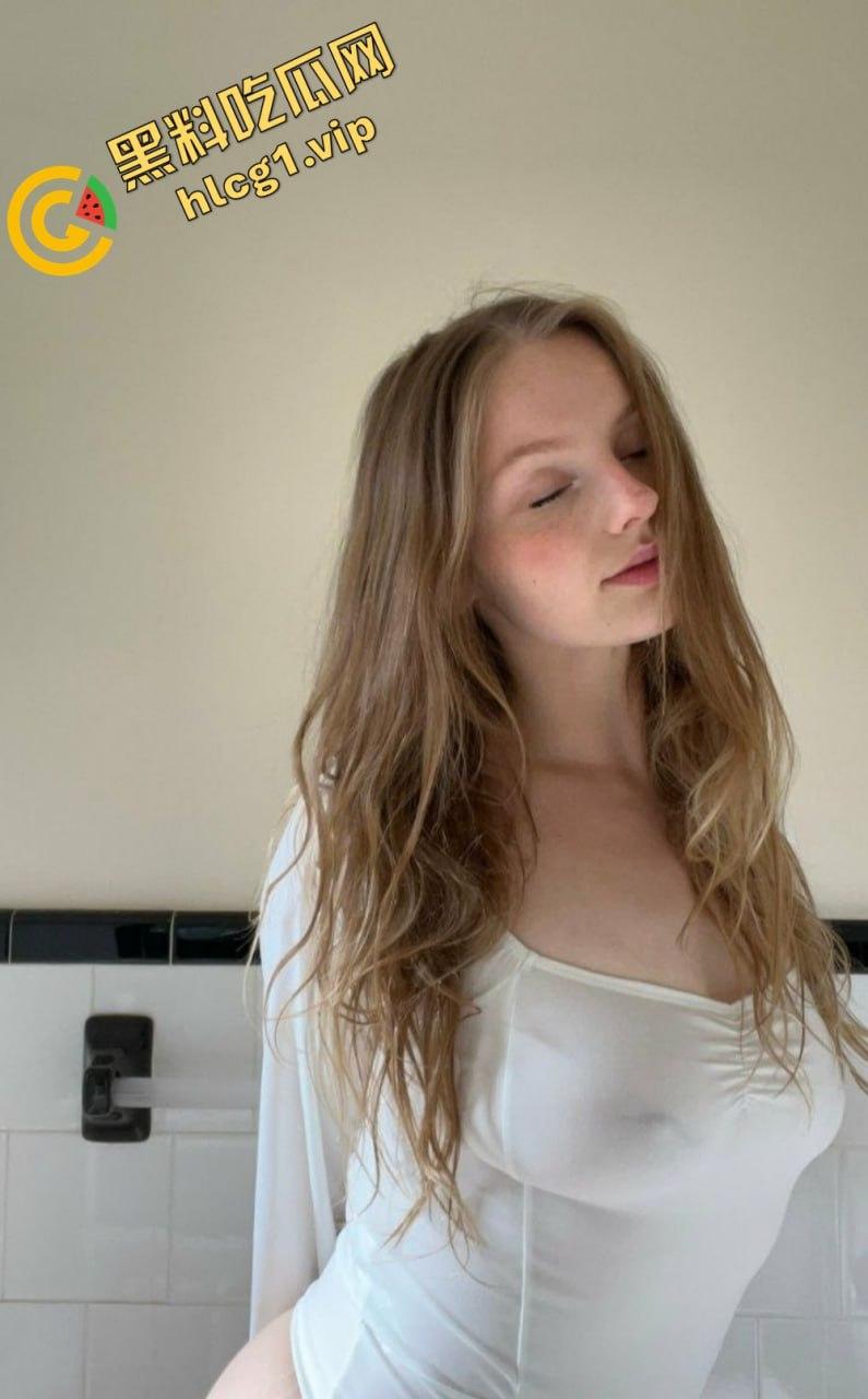 老外小萝莉太会玩！与男友吃鸡私密画面大曝光，外国萝莉还真是放得开！  第1张