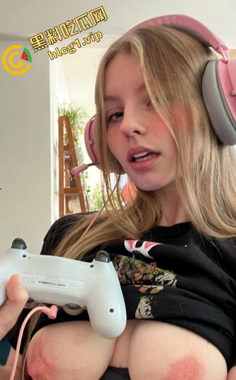 老外小萝莉太会玩！与男友吃鸡私密画面大曝光，外国萝莉还真是放得开！  第4张