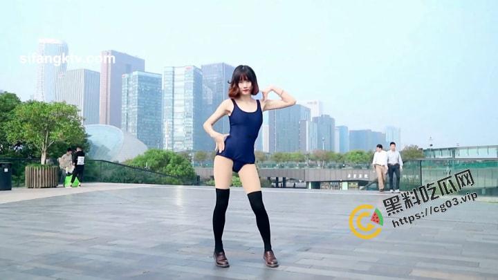 B站【热香槟】高价定制 露脸裸舞视频  和发在B站穿衣版 形成反差对比 第2张