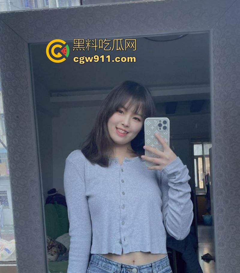 贵阳婚礼清纯伴娘聊骚一个月被约炮拿下，微胖身材曲线诱人，口交舔穴内射喷水骚态尽显！  第3张