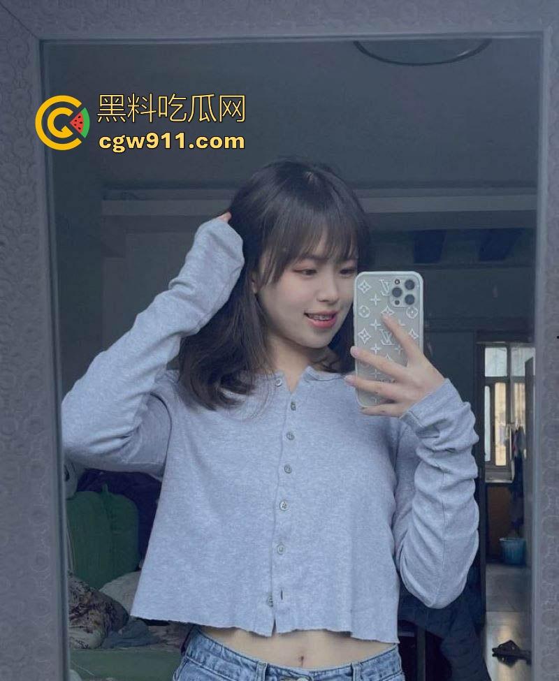 贵阳婚礼清纯伴娘聊骚一个月被约炮拿下，微胖身材曲线诱人，口交舔穴内射喷水骚态尽显！  第4张