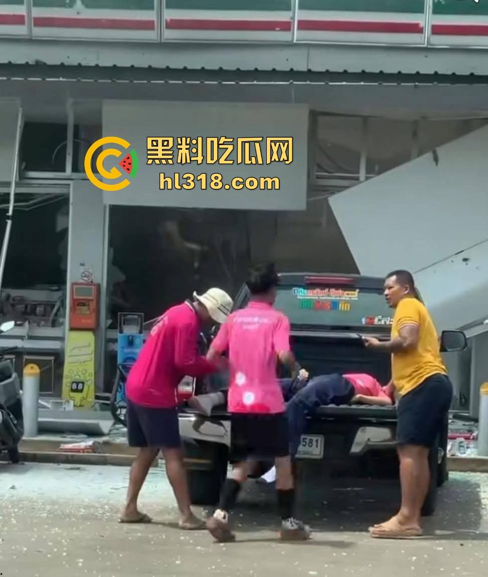 柬埔寨步兵今天当炮灰,诈骗狗推哭喊地求生存,老板还让我冲业绩?泰国一天刷了十几发火箭弹礼花! 第5张 柬埔寨步兵今天当炮灰,诈骗狗推哭喊地求生存,老板还让我冲业绩?泰国一天刷了十几发火箭弹礼花! 第5张