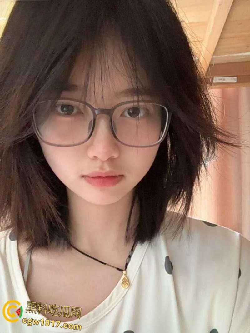 江苏南京学生妹【杜小柠】分手后遭渣男曝光，清纯女神沦为丧志母畜，露出自慰道具双通！  第3张