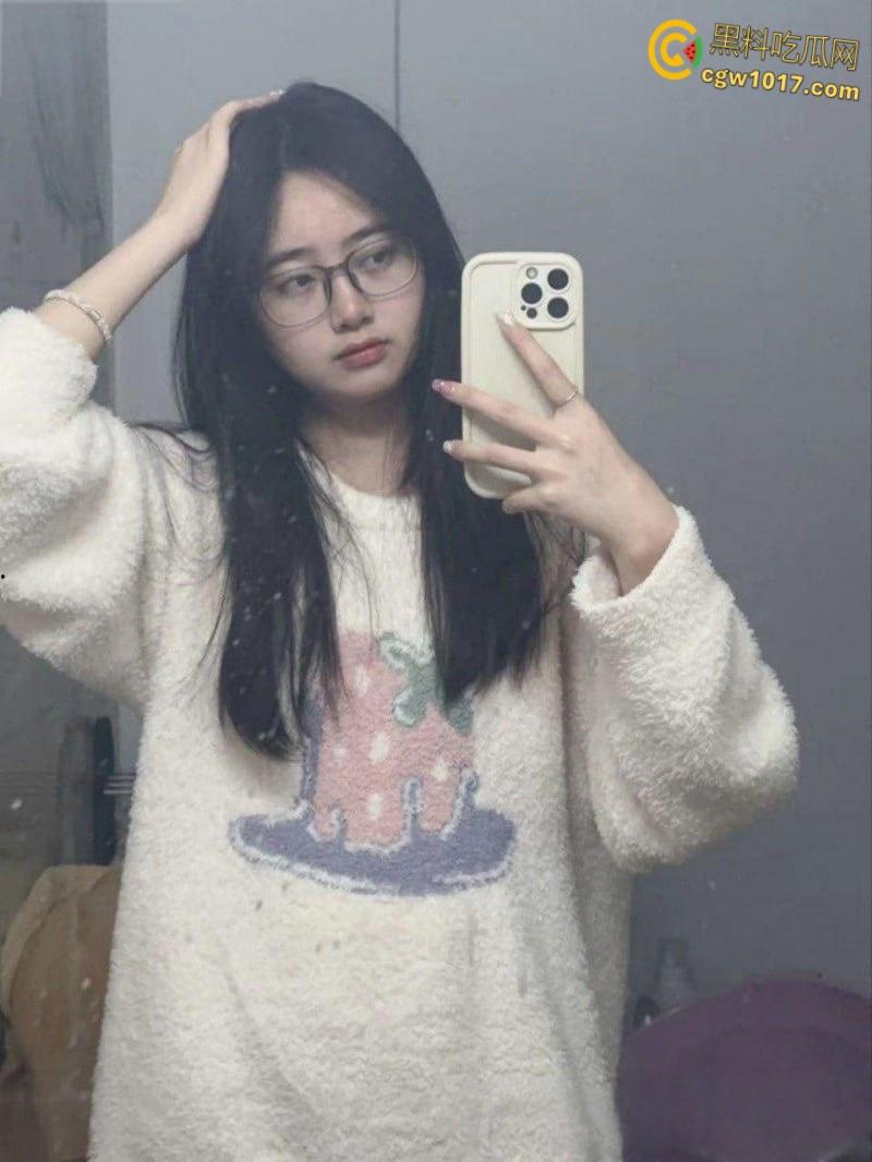 江苏南京学生妹【杜小柠】分手后遭渣男曝光，清纯女神沦为丧志母畜，露出自慰道具双通！  第4张