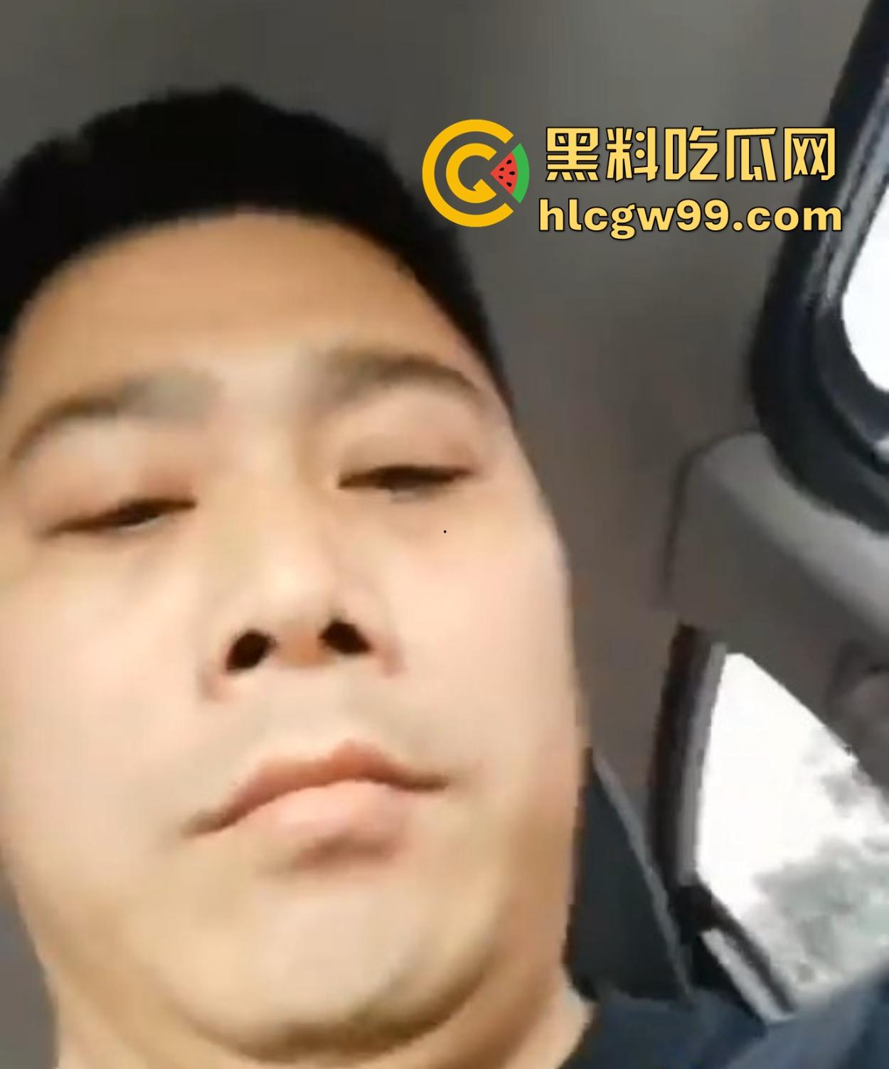 小情侣滴滴车上欲火焚身,摸奶抠逼激情热吻，司机师傅看懵了，这要不是有人估计直接开干！  第1张