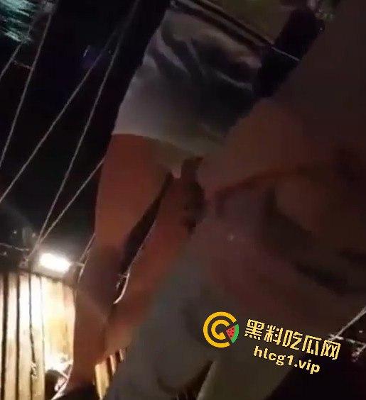 大胆秀恩爱！台湾碧潭桥上情侣野外激战，渔船为证！  第7张