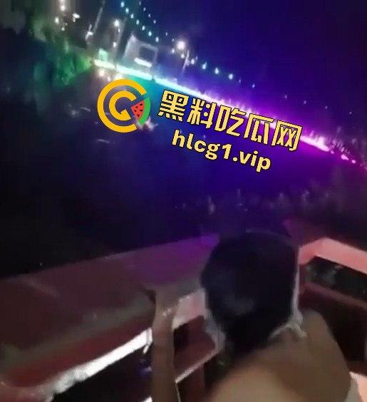 大胆秀恩爱！台湾碧潭桥上情侣野外激战，渔船为证！  第10张