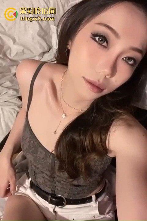 白天温柔照顾病人的天使，晚上跪地吞大肉棒化身魔鬼 贪婪吞咽大肉棒享受猛烈抽插，护士反差骚浪到极致！  第8张