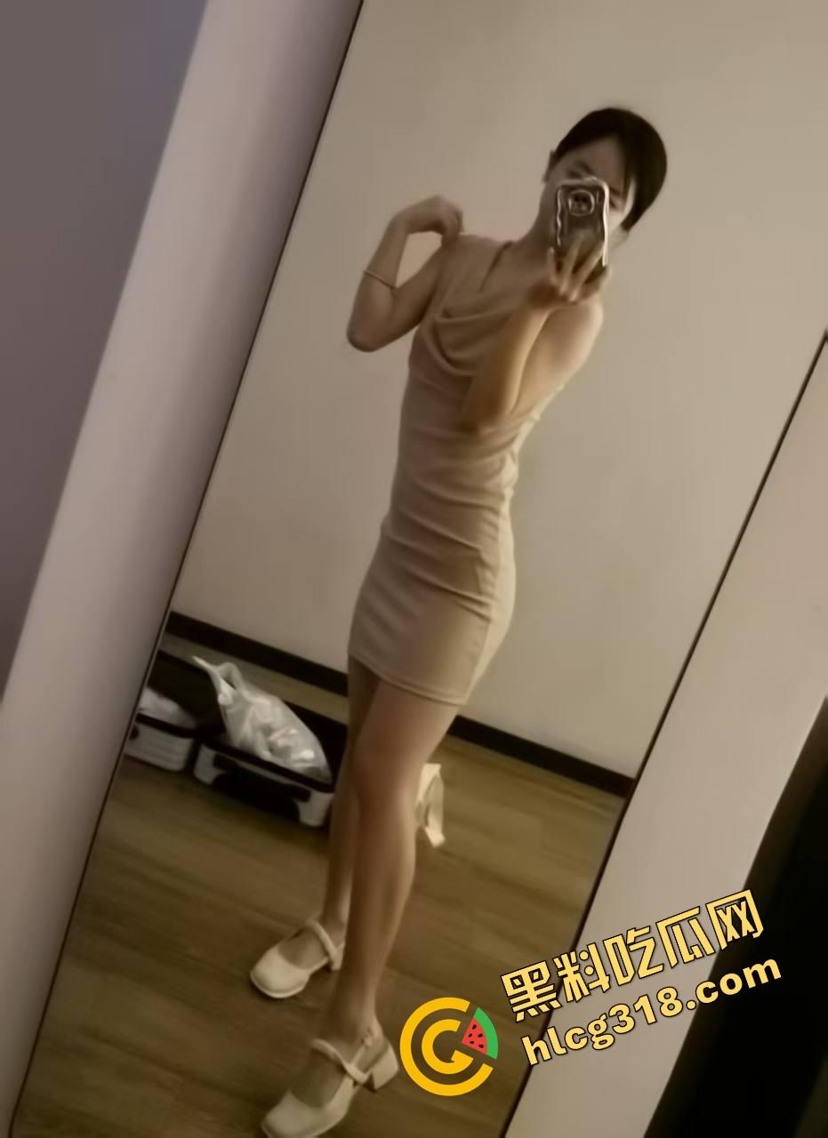 舔狗舔了三年舔成笑话,前女友『赵敏』装纯三年，嘴上说不想亲结果私下酒店含屌吞精！  第2张