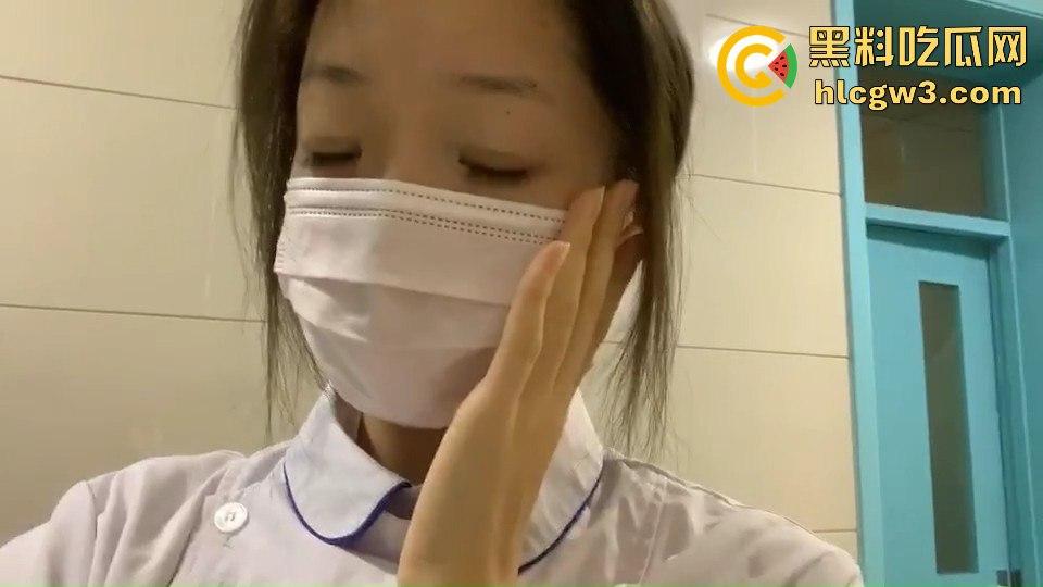 白天温柔照顾病人的天使，晚上跪地吞大肉棒化身魔鬼 贪婪吞咽大肉棒享受猛烈抽插，护士反差骚浪到极致！  第12张