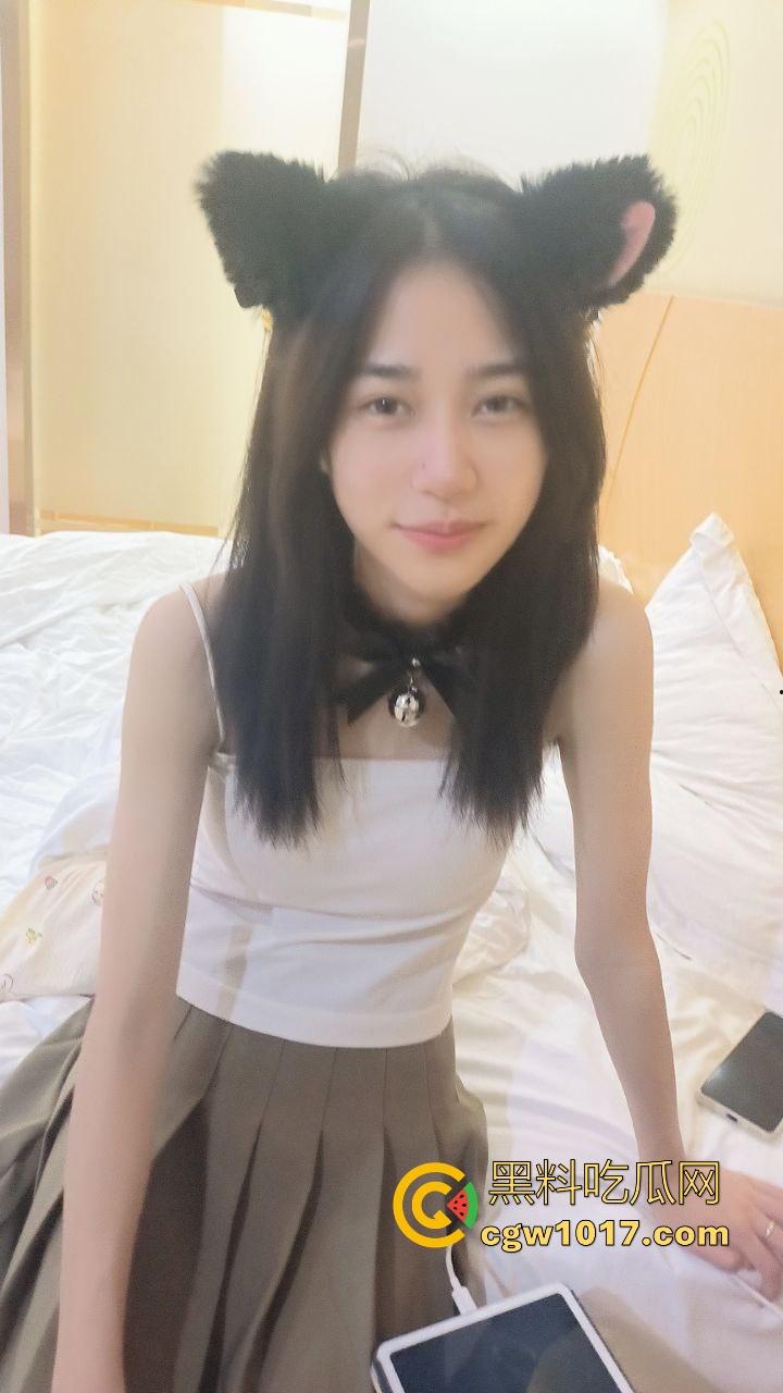 可爱清纯白月光最终还是倒在金主的大屌下，曾经可爱单纯的她以沦为金主性奴，胯下侍奉爆筋肉棒，她再也回不来了！  第4张