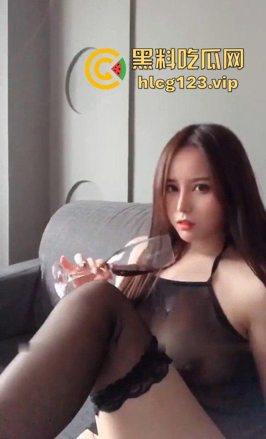 抖音小网红【奔跑晶骡子】私密系列再度曝光，大哥专享，奶子逼随便看！  第3张