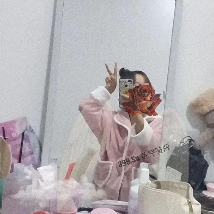 武汉传媒学院反差婊 黄美燕 背着男友偷情学长被曝光 黑丝肥鲍床上骚的一批！  第3张