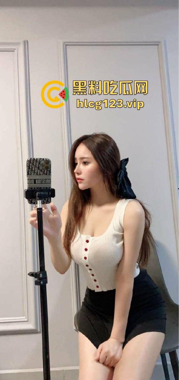 抖音小网红【奔跑晶骡子】私密系列再度曝光，大哥专享，奶子逼随便看！  第10张