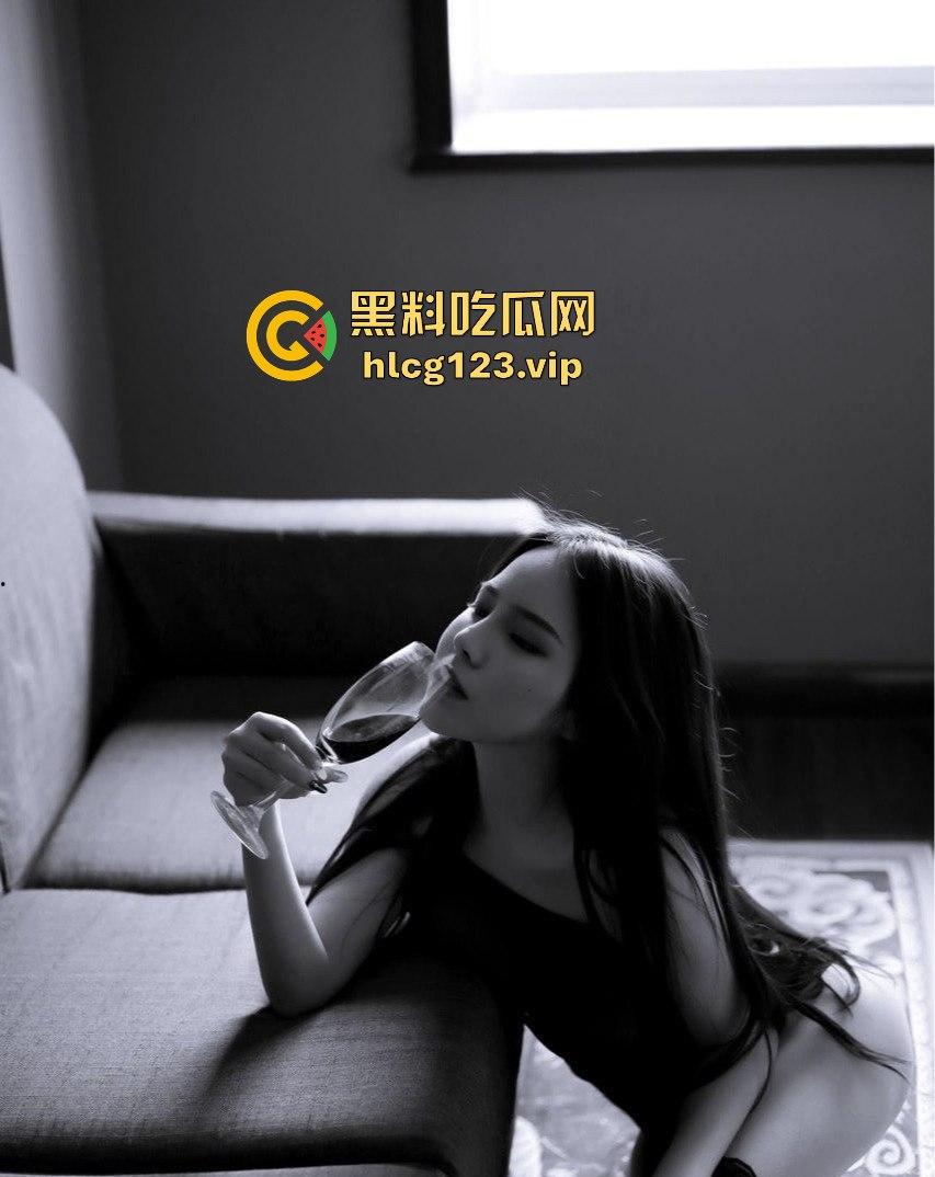 抖音小网红【奔跑晶骡子】私密系列再度曝光，大哥专享，奶子逼随便看！  第20张