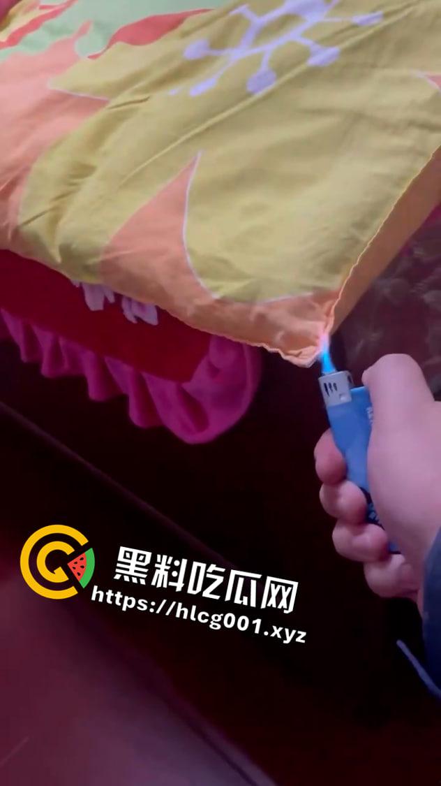 网传一男子因老婆长期不回家 给自己戴了绿帽 一时想不开在自己家中点火打砸导致火灾  第1张