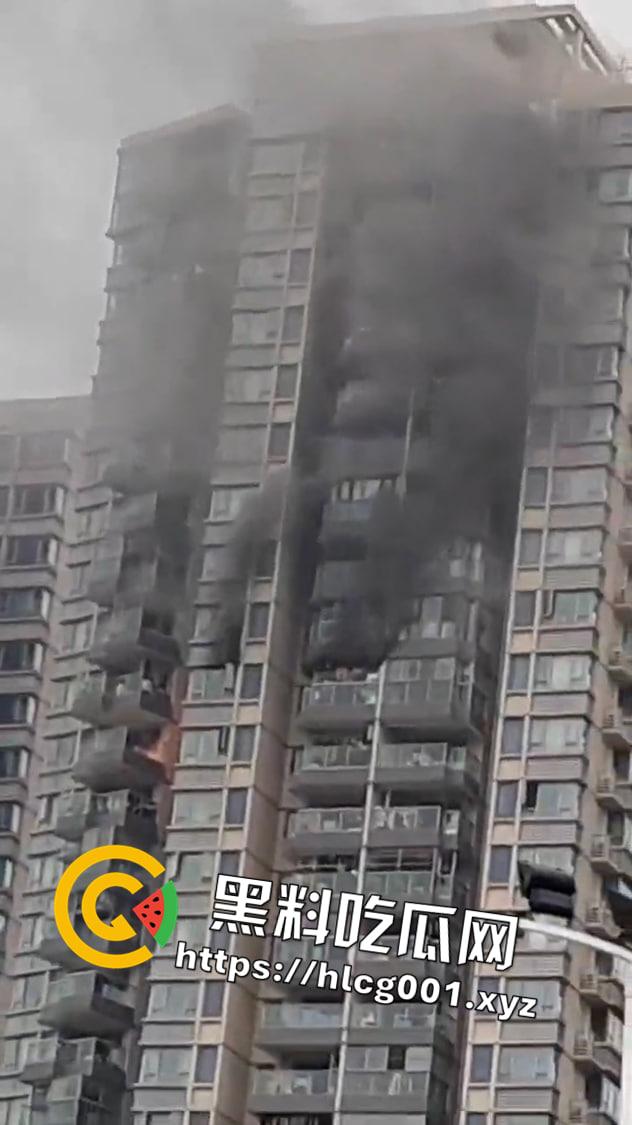 网传一男子因老婆长期不回家 给自己戴了绿帽 一时想不开在自己家中点火打砸导致火灾  第5张