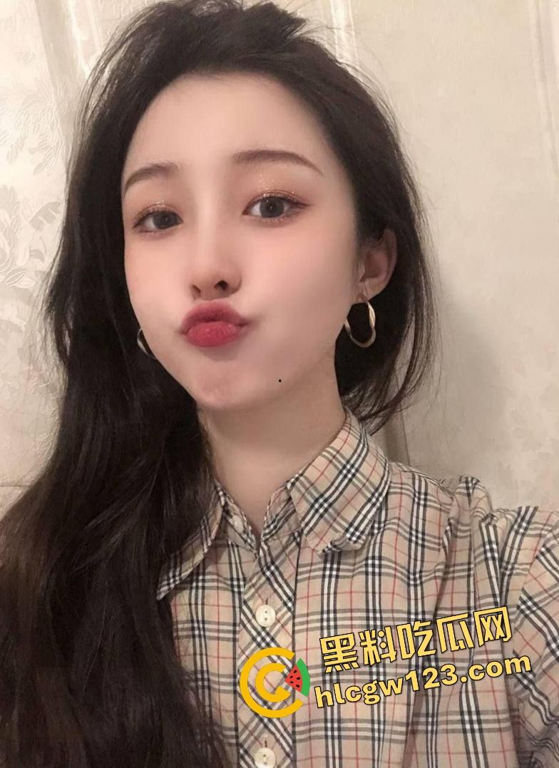 广西大学【韩柳文】变母狗！为毕业主动诱惑掰穴让处男辅导员操！  第1张