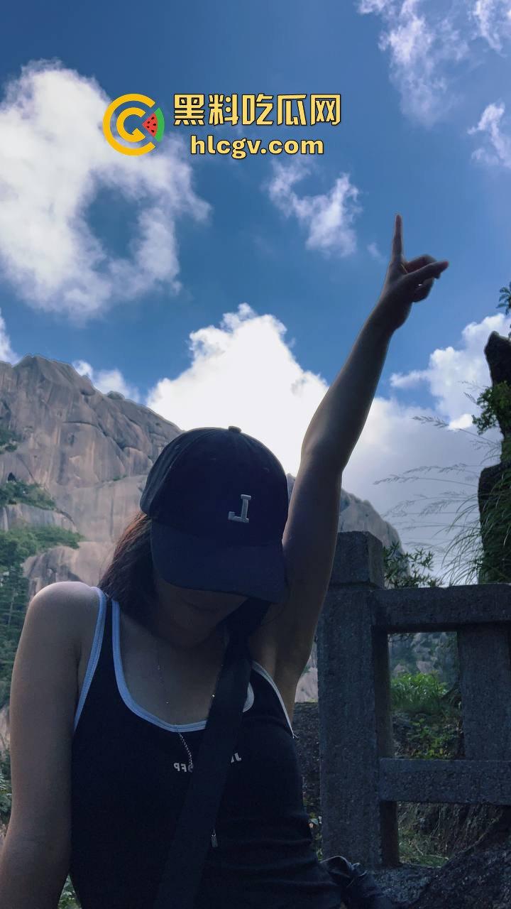 重庆信息科技大学【林薇】网传清纯女神化身外围小母狗？白丝足交、后入打桩，完全颠覆校园形象！  第7张