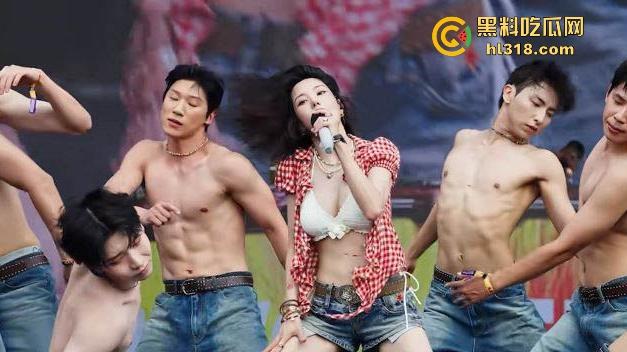 韩国水弹音乐节【权恩妃】骚浪舞蹈表演，魔鬼身材性感舞姿，巨乳随着音乐节拍而跳动，每一帧令人目不转睛！  第2张