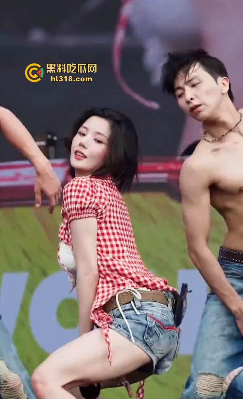 韩国水弹音乐节【权恩妃】骚浪舞蹈表演，魔鬼身材性感舞姿，巨乳随着音乐节拍而跳动，每一帧令人目不转睛！  第4张