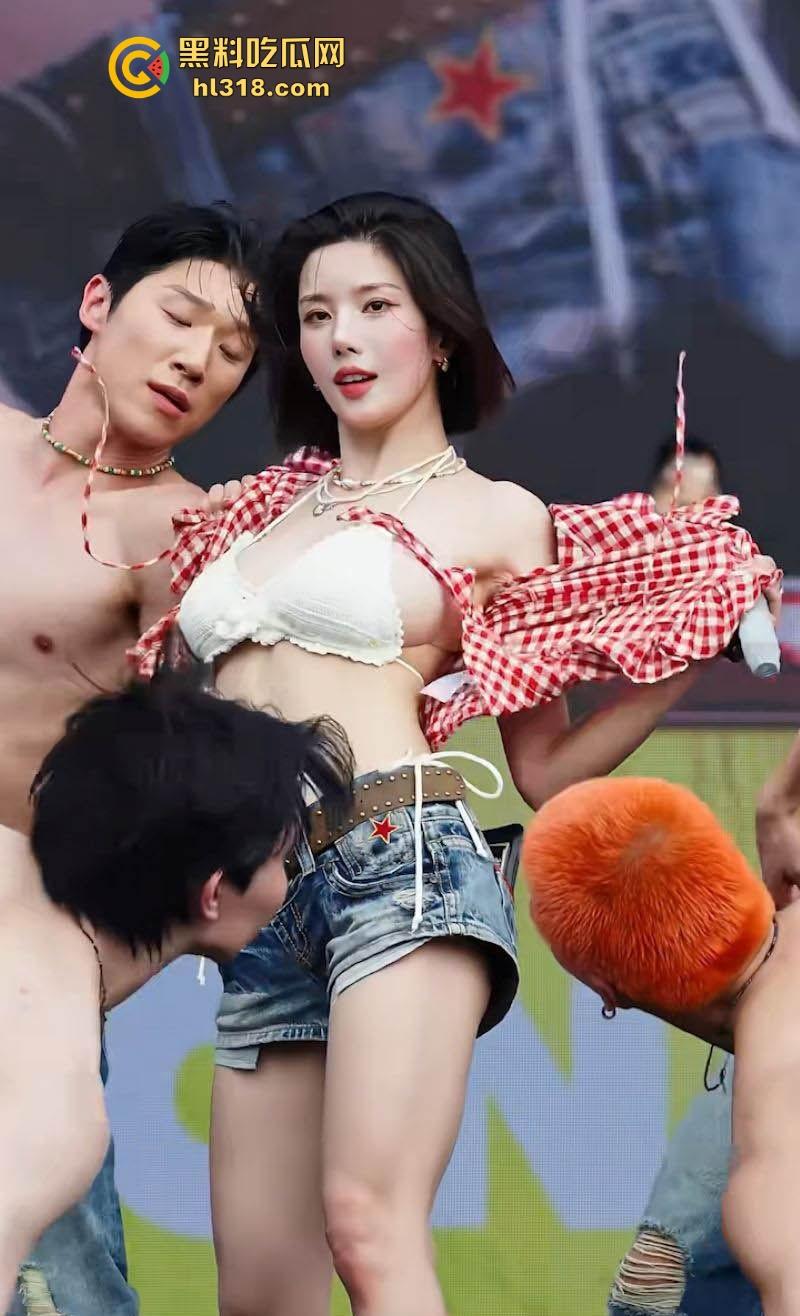 韩国水弹音乐节【权恩妃】骚浪舞蹈表演，魔鬼身材性感舞姿，巨乳随着音乐节拍而跳动，每一帧令人目不转睛！  第7张