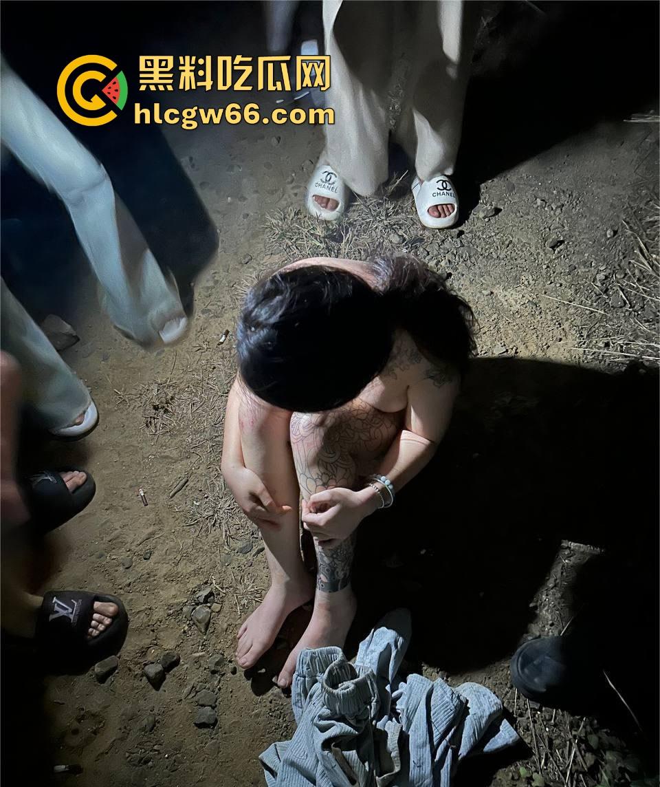 广东湛江雷州精神小妹 知三当三被一群精神小妹扒衣殴打 小妹妹这奶肯定保熟  第7张