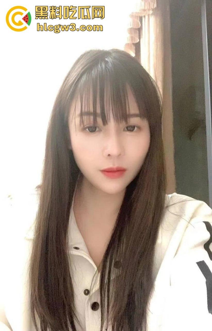 极品反差少女【凌薇】线下约啪金主爸爸多P全套性爱自拍疯传，清纯脸配骚浪身子，真他妈是反差婊中的极品！  第3张