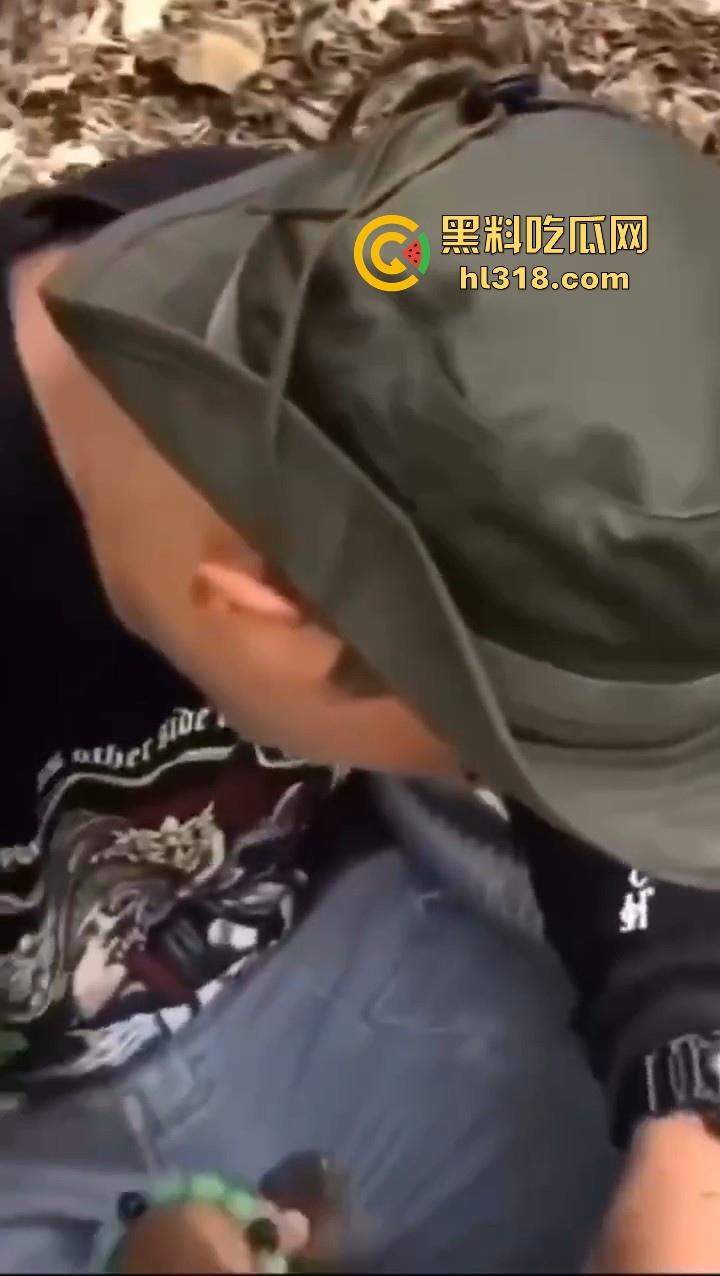 上山采蘑菇偶遇眼镜蛇咬鸡巴，透过裤子咬着死死不放，这是不是感觉不能要了呀！  第2张