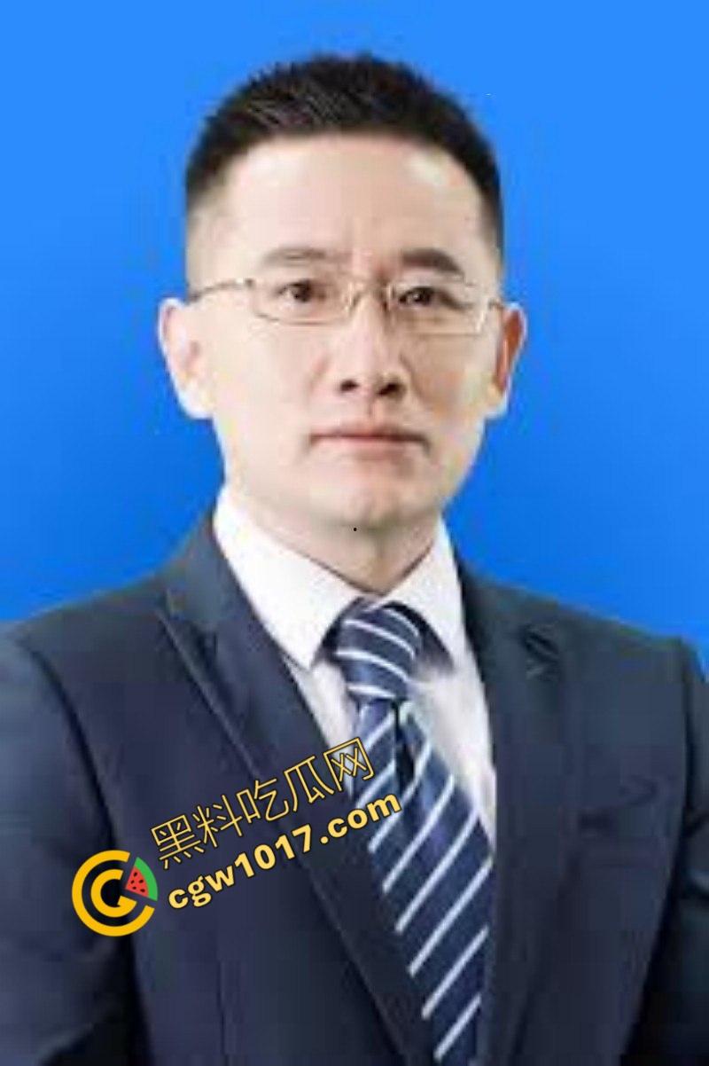 湖南省人民医院副院长【祖雄兵】与眼科女主任【曾琦】偷情视频曝光！职务淫乱，权色交易，家中沙发偷欢，引发全网哗然！  第4张