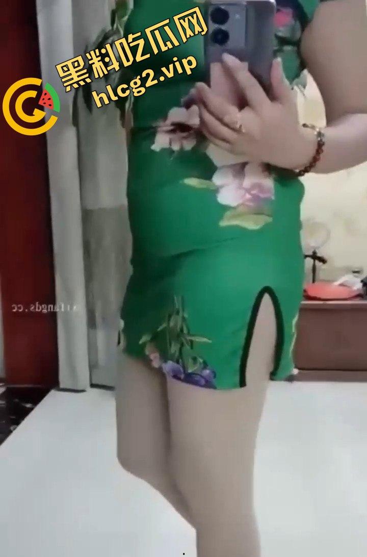 快手网红熟女『女人本色』跟儿子乱伦啪啪视频流出!大奶丝袜骚人妻跪舔口交! 第3张 快手网红熟女『女人本色』跟儿子乱伦啪啪视频流出!大奶丝袜骚人妻跪舔口交! 第3张