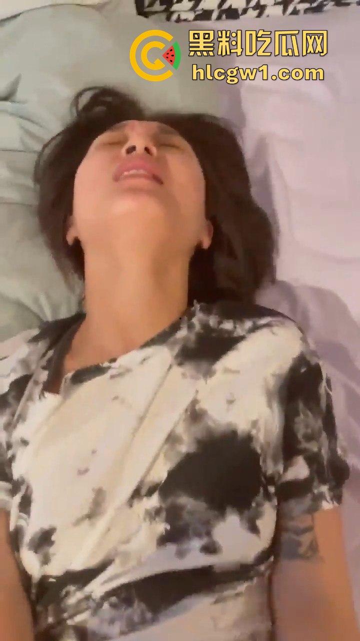 株洲清纯大学妹【李银圆】被男友拉进酒店爆操！视频流出，清纯外表背后骚得不行！  第7张