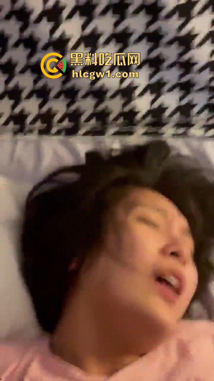 株洲清纯大学妹【李银圆】被男友拉进酒店爆操！视频流出，清纯外表背后骚得不行！  第12张