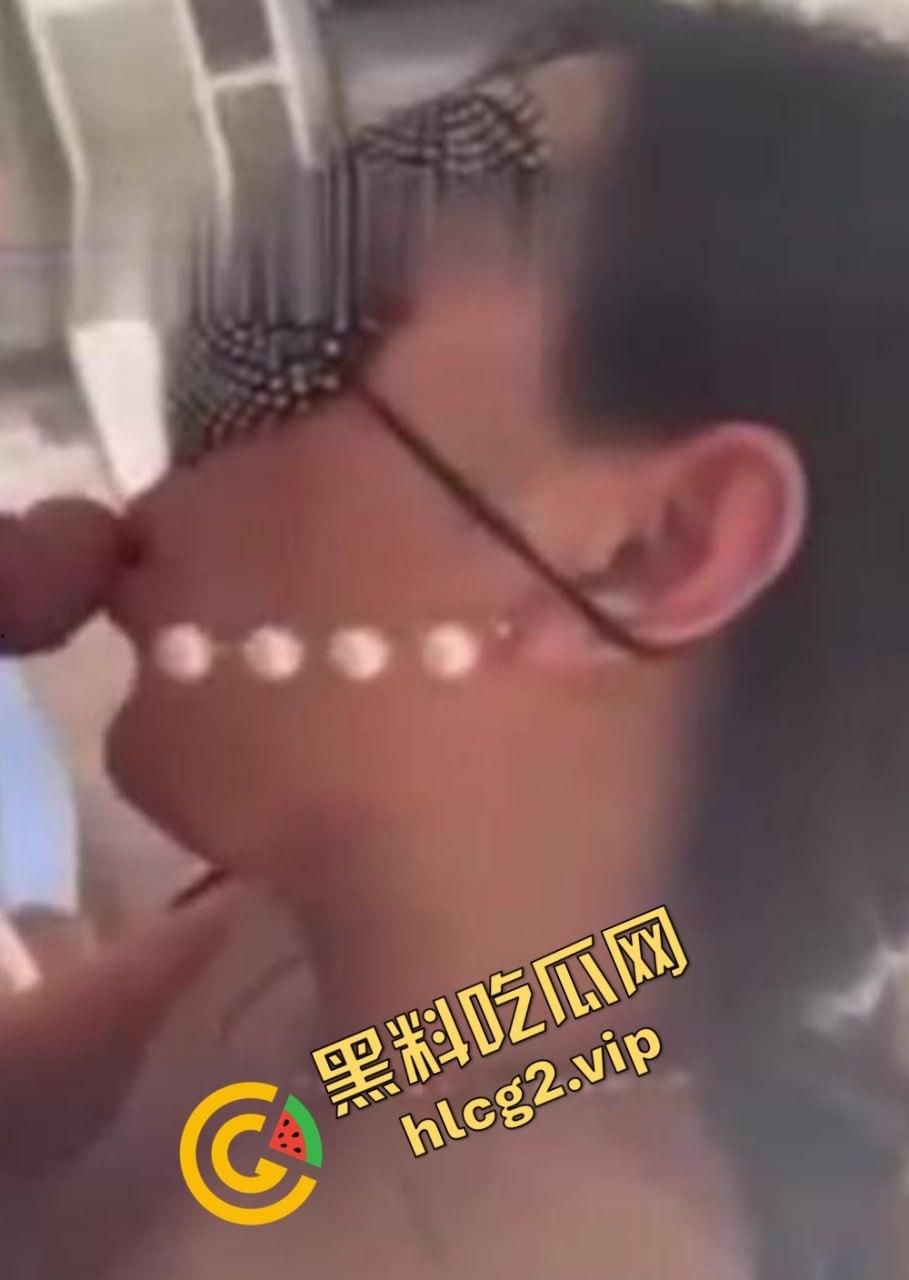 快手网红熟女『女人本色』跟儿子乱伦啪啪视频流出!大奶丝袜骚人妻跪舔口交! 第8张 快手网红熟女『女人本色』跟儿子乱伦啪啪视频流出!大奶丝袜骚人妻跪舔口交! 第8张