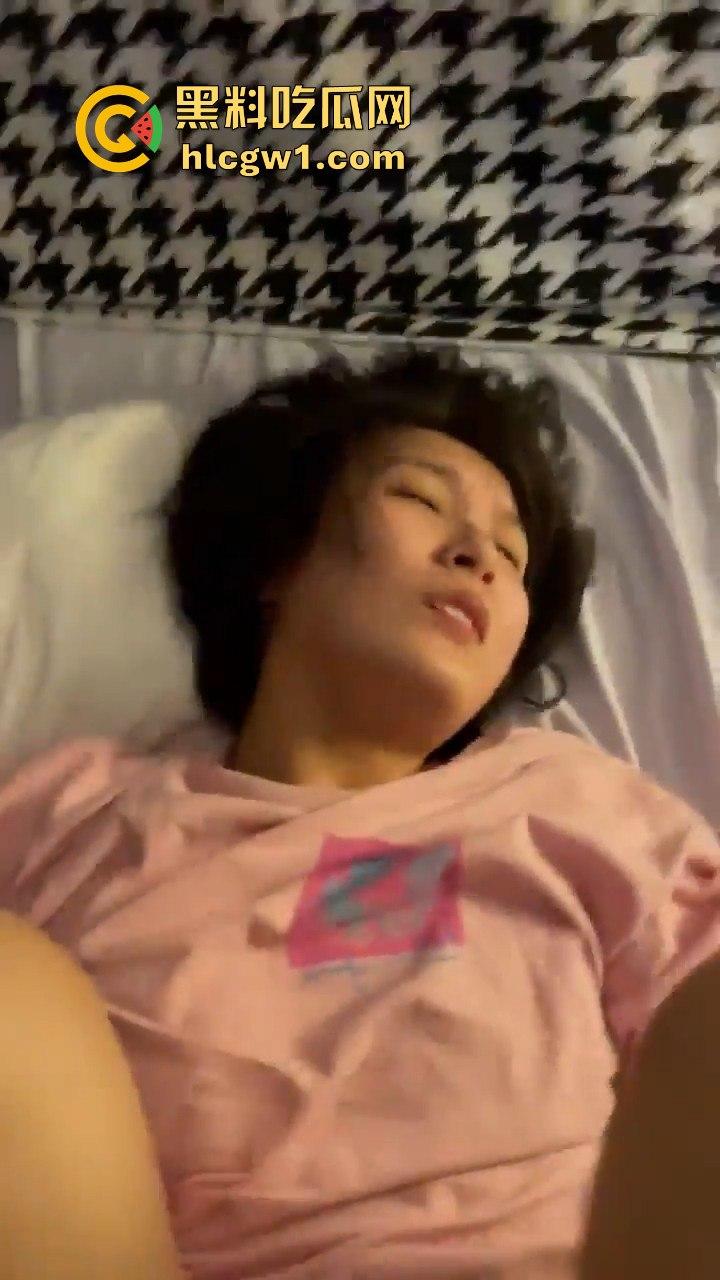 株洲清纯大学妹【李银圆】被男友拉进酒店爆操！视频流出，清纯外表背后骚得不行！  第14张