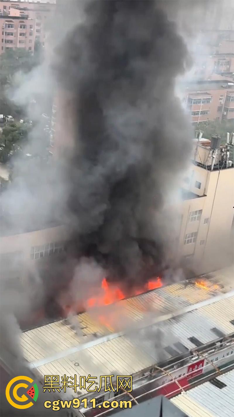 郑州市二七区合盛鞋城，上午发生重大火灾，据说这个鞋城已经是第二次着火，距上一次着火仅过去几个月！  第5张